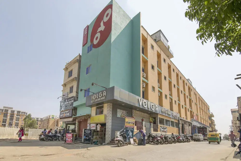 OYO 17136 Hotel Chinmayee Inn