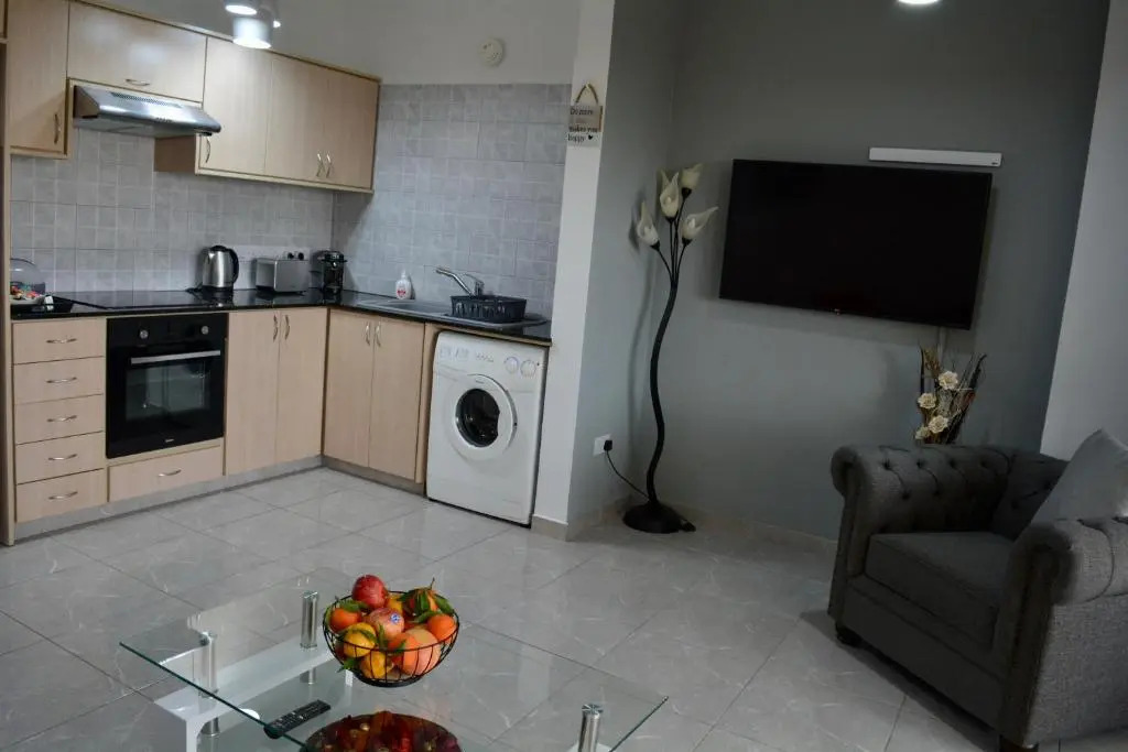 Queens Gardens - Kato Paphos - next to Kings Ave Mall --- by Yiota
