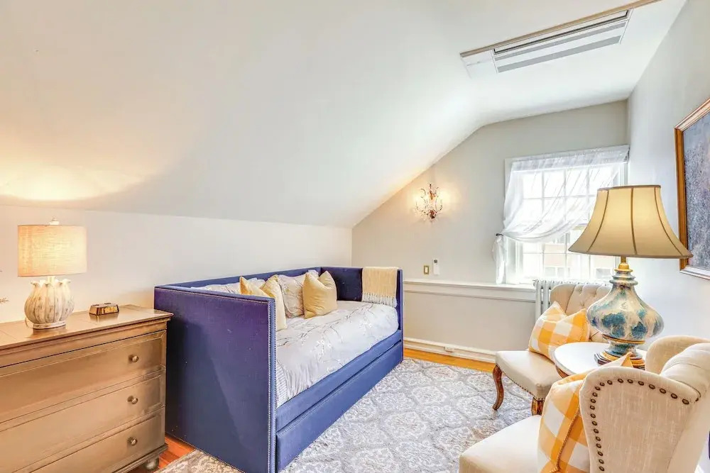 Historic French Consulate! Cap Hill Area, Walkable
