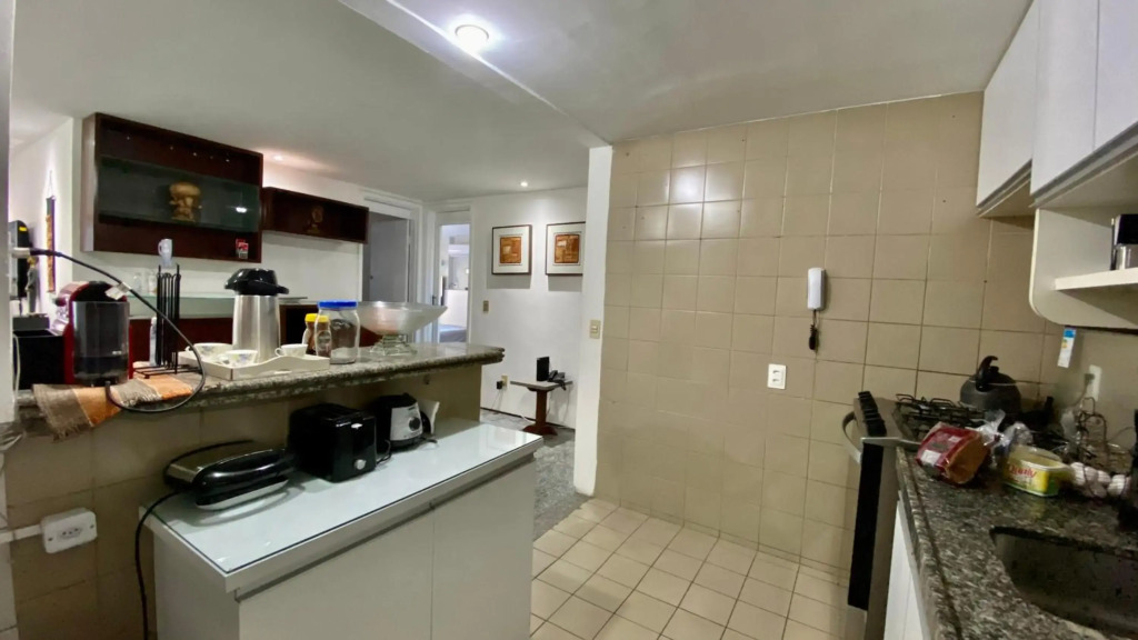 Apartamento vista mar, 2 Suítes, WC Social,2 vagas