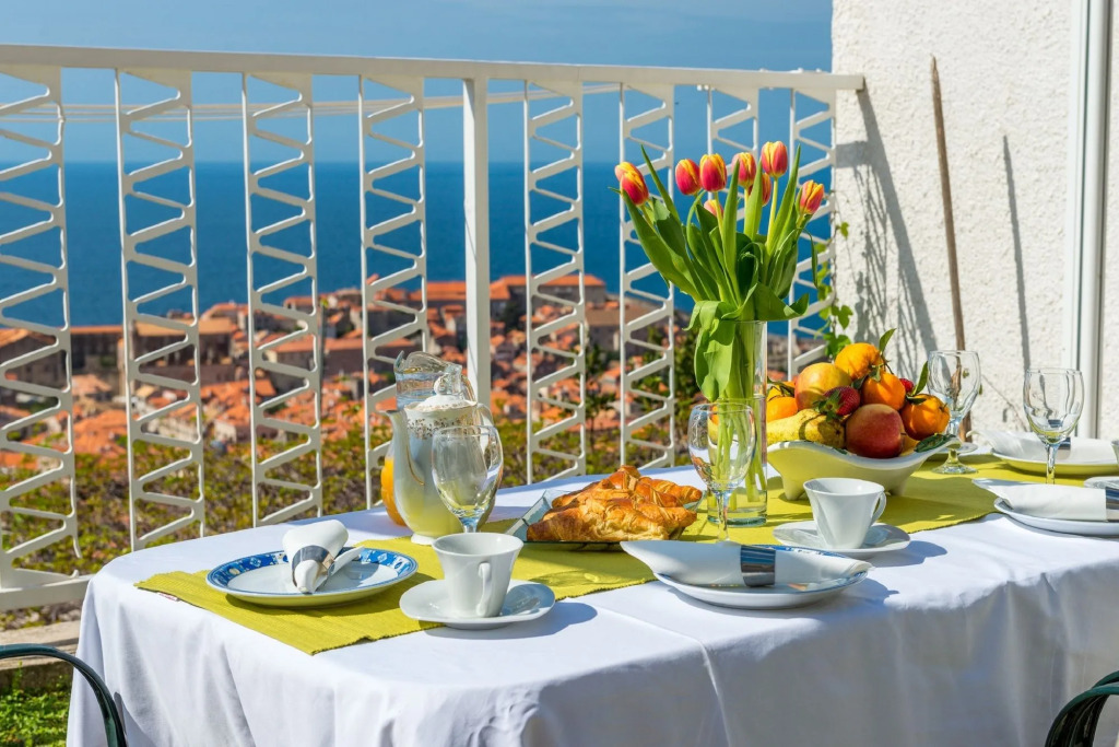 Apartments and Room Lora