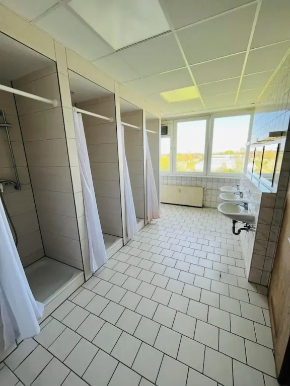 TOP Einzel & Doppelzimmer WLAN, Parkplatz, Küche, Waschmaschine, Zentral & Ruhig