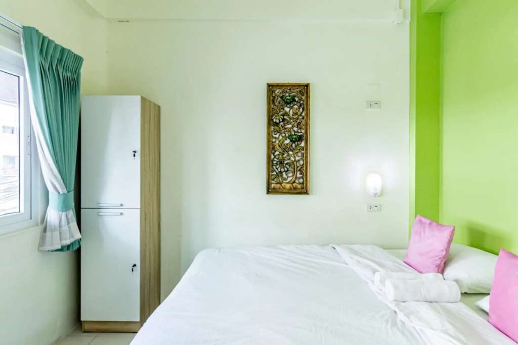 Sleep Dee Hostel