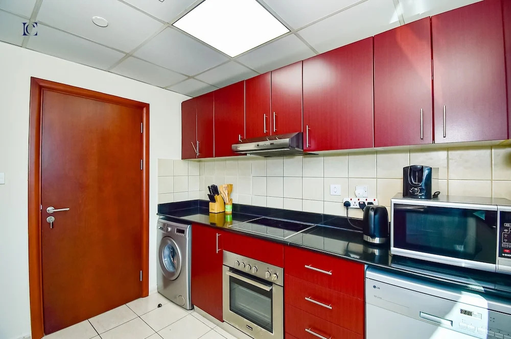 Budget 1BR Apt in Marina  -Time