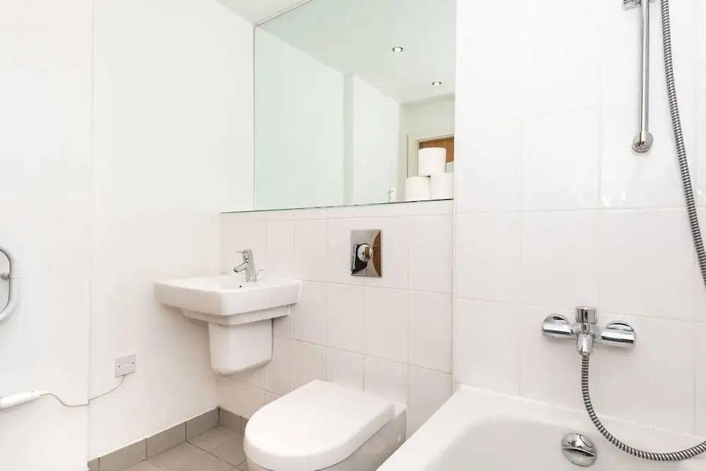 Light and Bright 1BR Apartment Close to Station