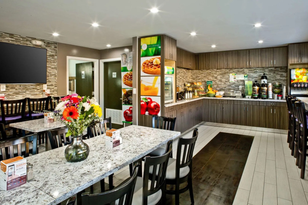 Bay Area Inn & Suites