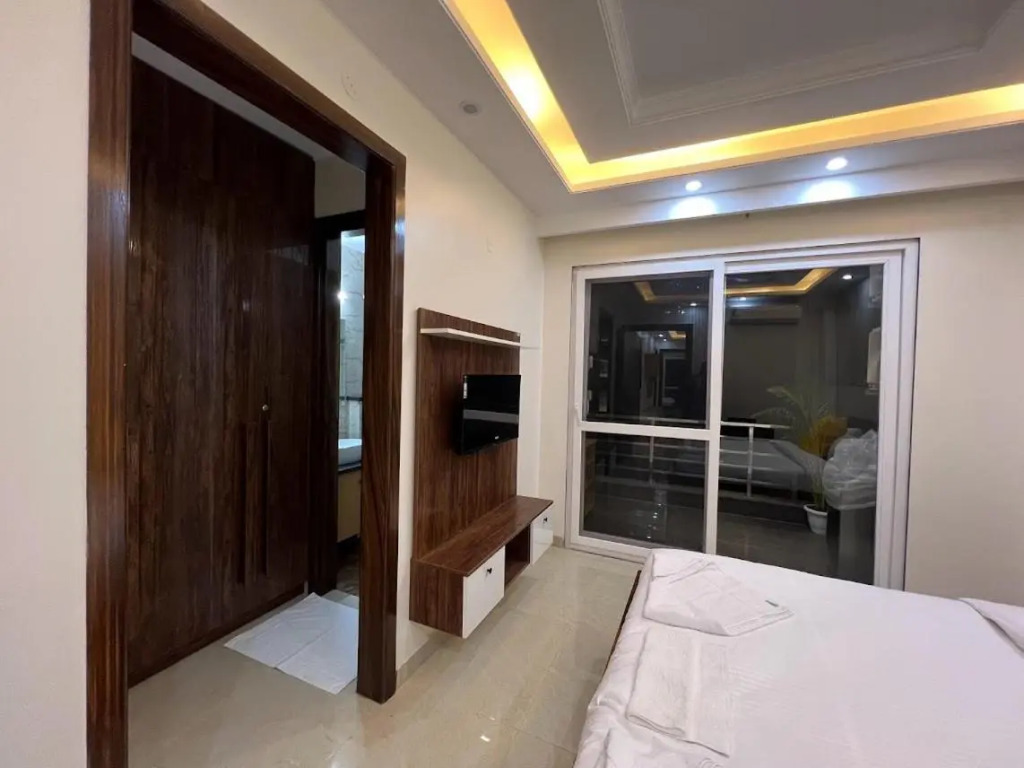 Lime Tree Two BHK Service Apartment Golf Course Road Gurgaon