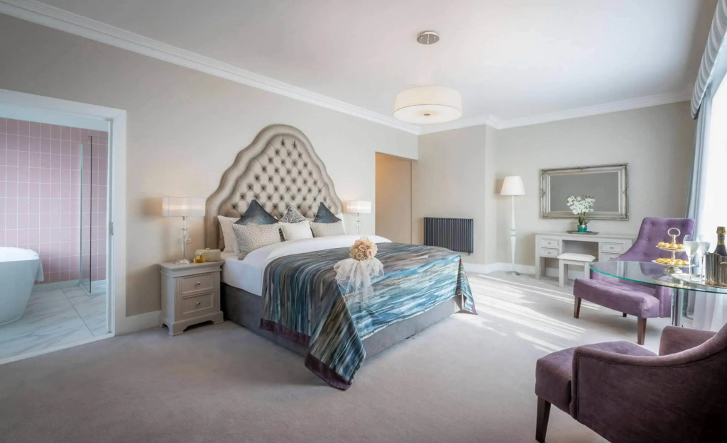 Shoreline Hotel