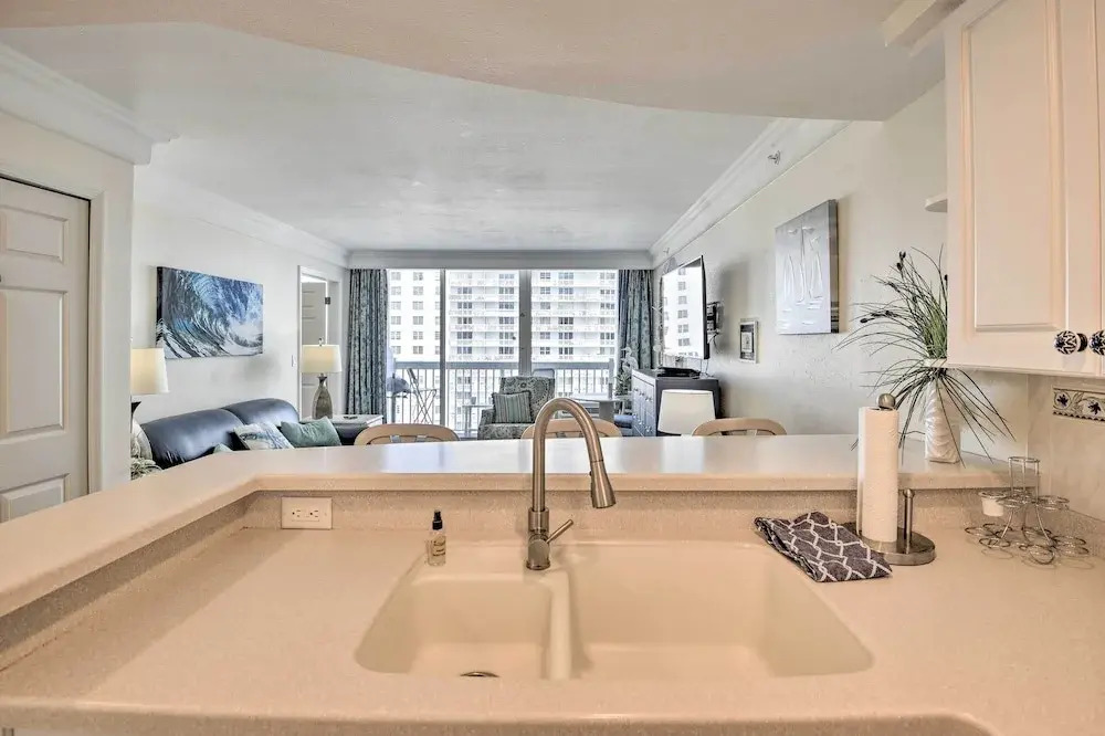 Vacation Vibe Condo: Eleventh-floor Ocean Views