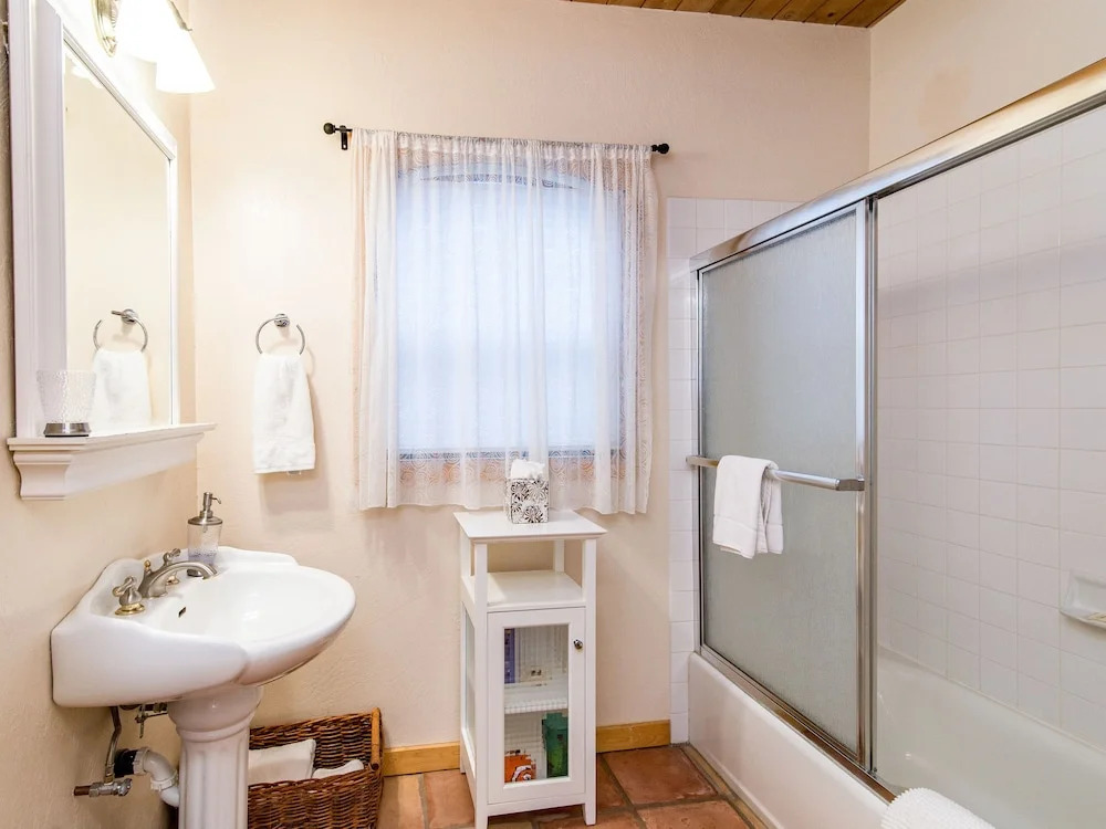 3br  In The Woods, Near Beach 3 Bedroom Cabin
