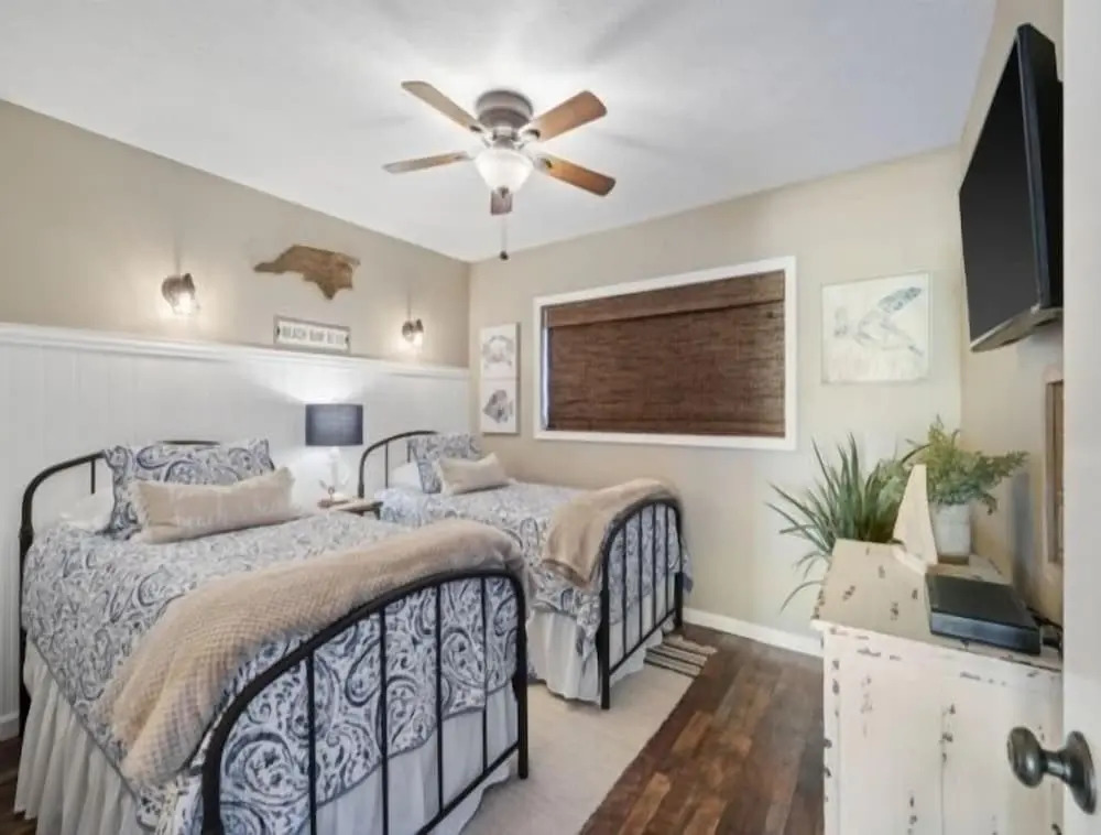 Conched Out - Feel The Ocean Breezes As You Relax On The Deck Overlooking The Lovely Carolina Beach Coastline 2 Bedroom Condo by RedAwning