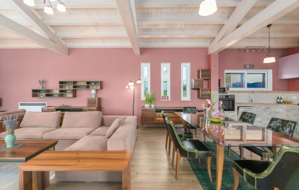 Arkaim in Filipana with 5 bedrooms and 5 bathrooms