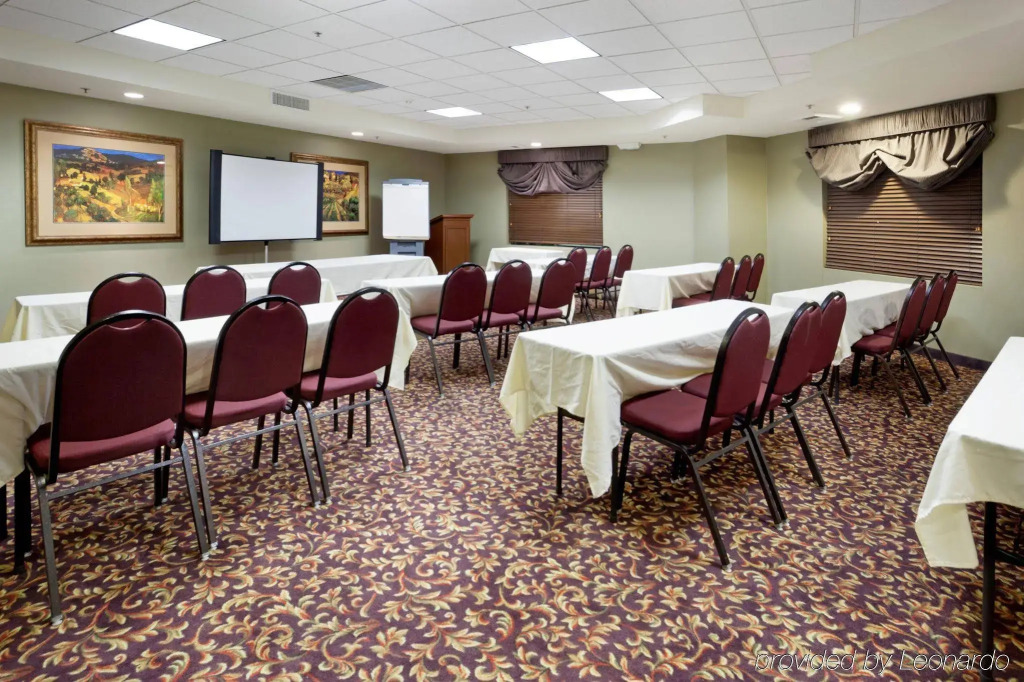 Holiday Inn Express Hotel & Suites Marina by IHG