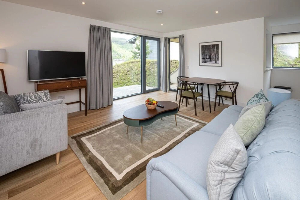 6 Loch View With Loch Views