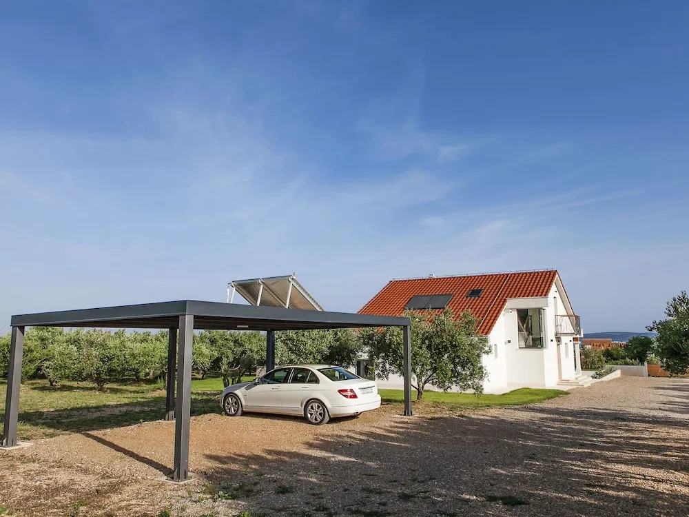 Modern Villa in Kaštel Novi With Private Pool