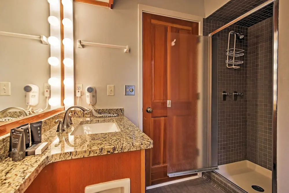Hot Tub & Grilling Area: Keystone Townhome!