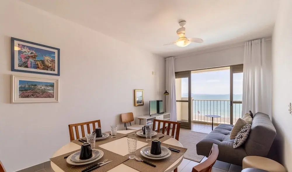 Great Beachfront Apartment Lbm306