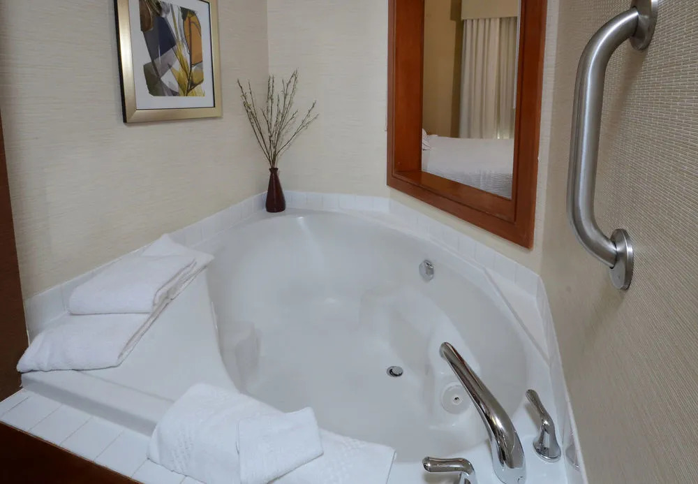 Fairfield Inn & Suites By Marriott Roanoke Holli