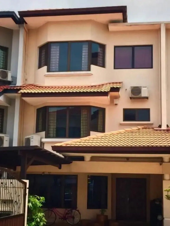 GRAYHAUS Guest House