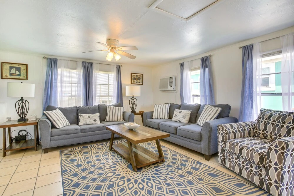 Bright Surfside Beach Home w/ Deck, Walk to Beach!