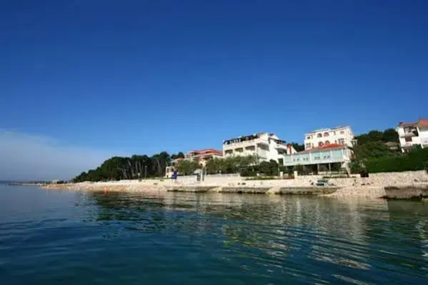 SEGET ESTATE Beachfront Oasis & Tradition