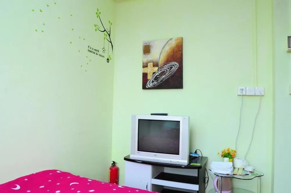 Guangzhou 18 Years Old Apartment