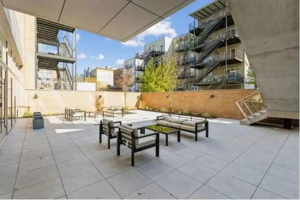 NEW Fab 4 BR - Outdoor Deck - gym - Mins to NYC