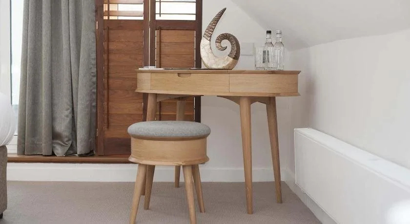 Holm House - Stylish Coastal Suites - HEDD Spa - Silures Bar & Restaurant