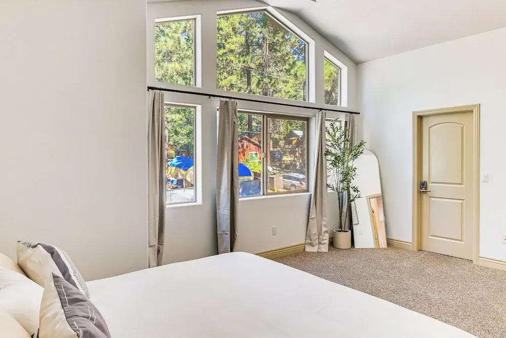 Family-friendly Lake Tahoe Home: 4 Blocks to Beach