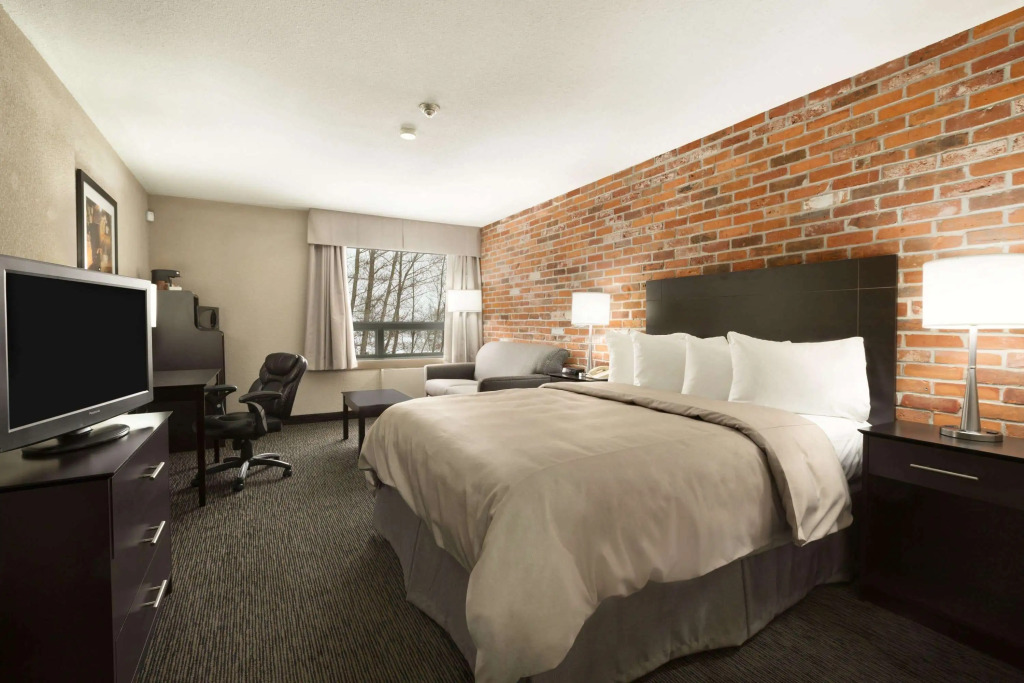 Super 8 by Wyndham Timmins ON