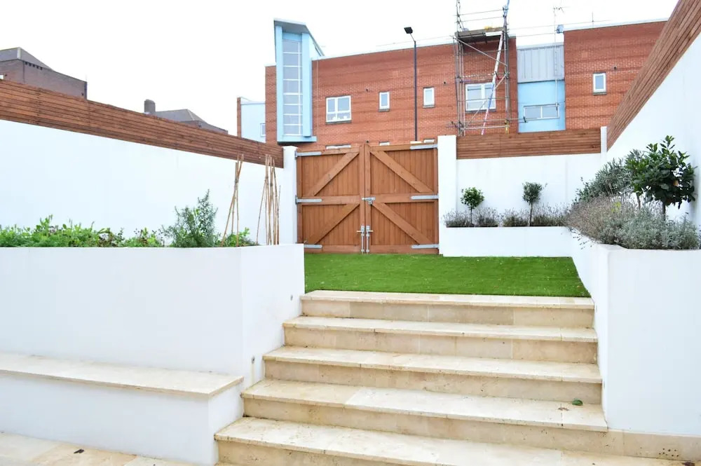 Shepherd's Bush 2 Bedroom Flat With Garden