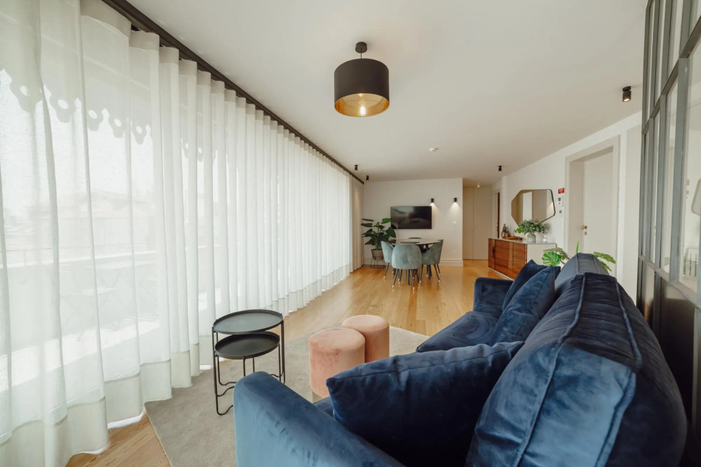 Downtown Penthouse With River View by Vacationy