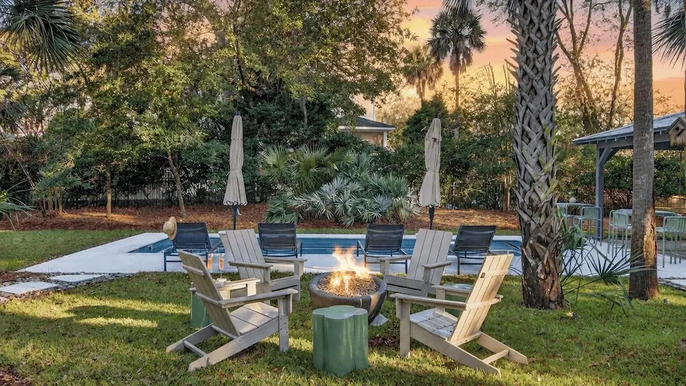 Sparrow Haus by Avantstay Luxe Isle of Palms Retreat Pool + Firepit + Outdoor Lounge