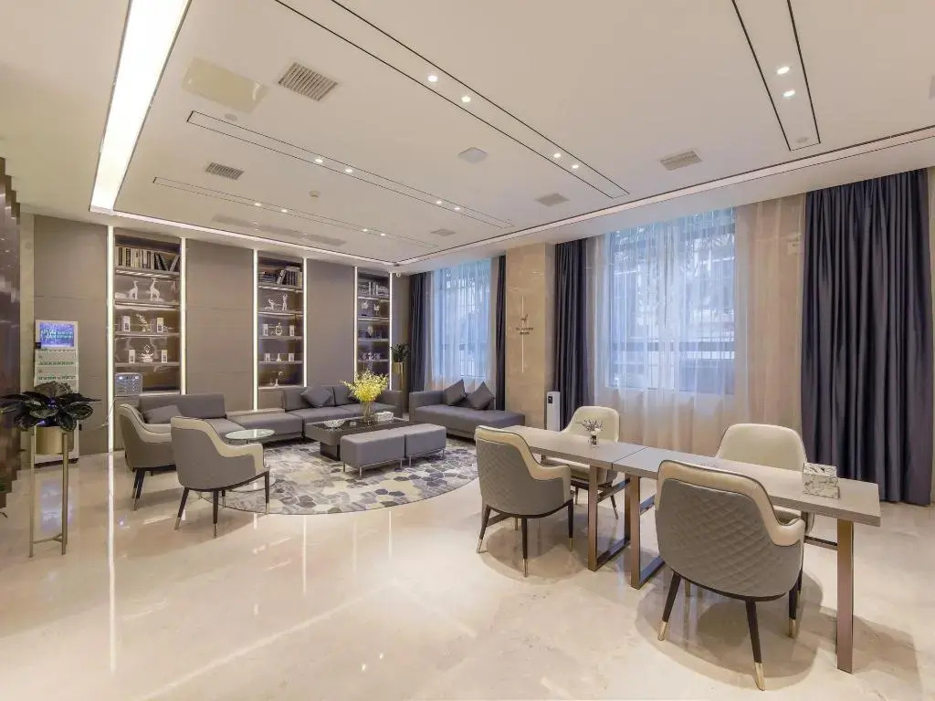 Lavande Hotel Wuhan 2nd Guanggu Road