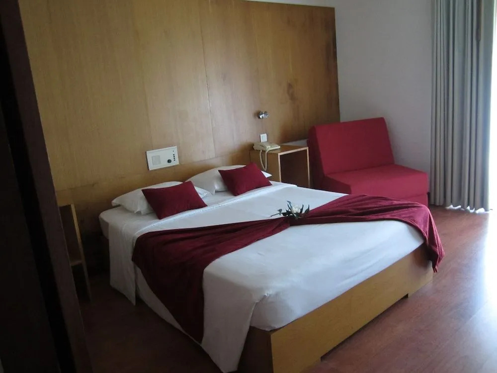 Eco Salvador Hotel