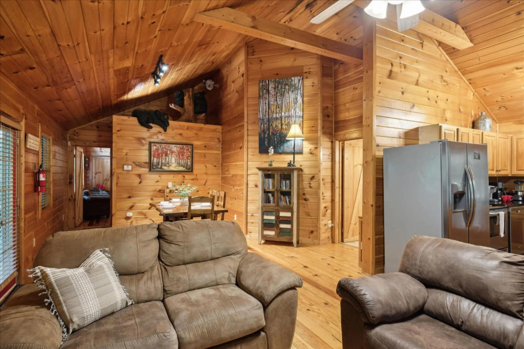 Lucky Cub Cabin
