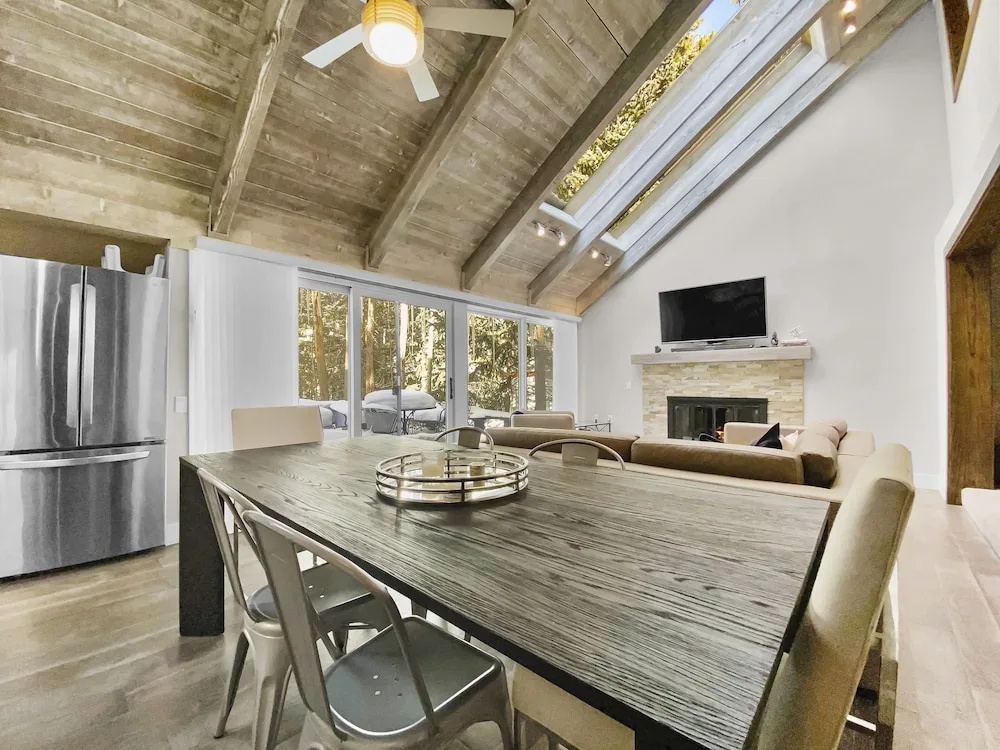 Mill Run 17 2 Bedroom Townhouse by RedAwning