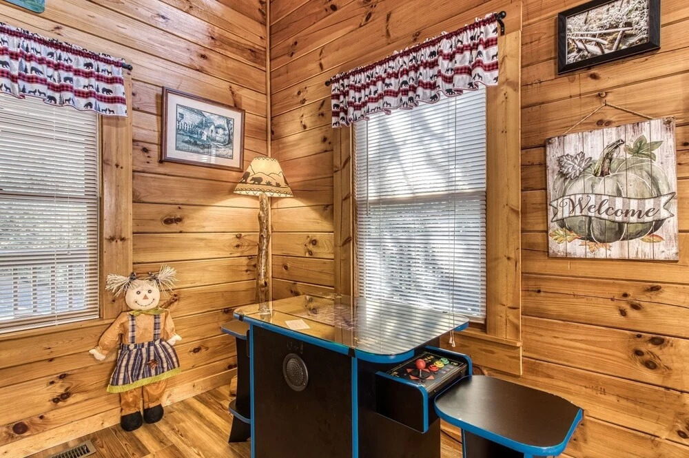 Er 247 - Legacy Lodge Great Location - Close To Town! 2 Bedroom Cabin by RedAwning