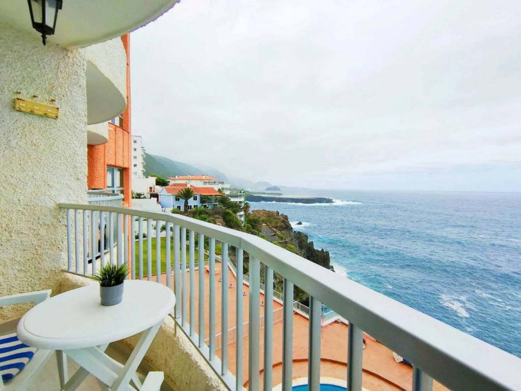 Studio with wonderful ocean view and WiFi
