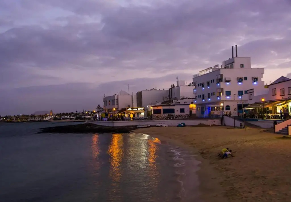 Corralejo Dunes Apartment Papaya with Pool & Wifi- Only 300m to the Beach by Holidays Home
