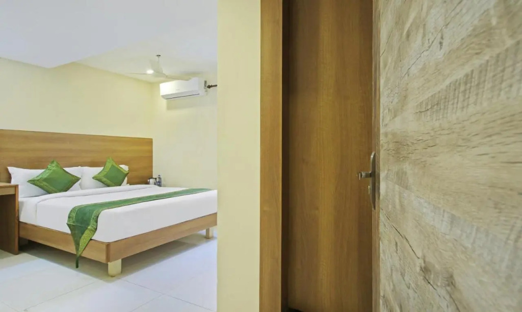 Itsy Hotels Jansi Residency