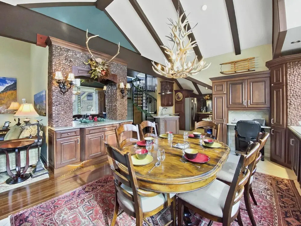 Porcupine Peak 2 Br condo by RedAwning