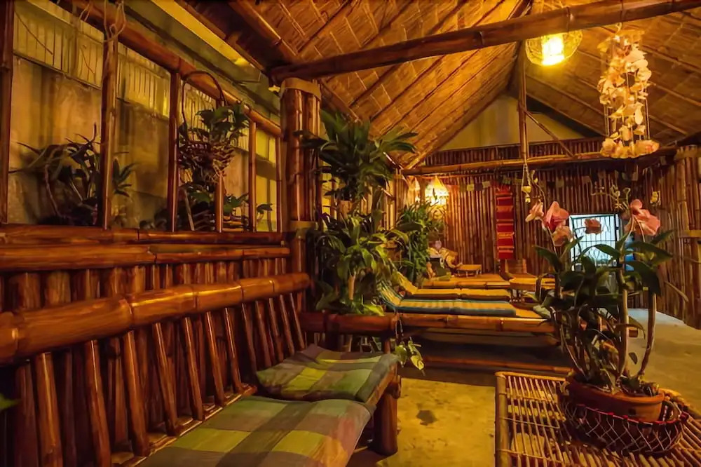 Be Beez Cafe and Guesthouse