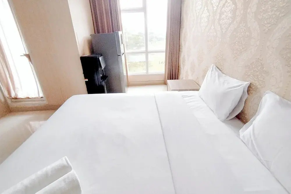 Comfy And Classic Studio At Grand Sungkono Lagoon Apartment