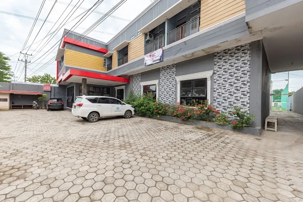 RedDoorz Near Alun Alun Slawi