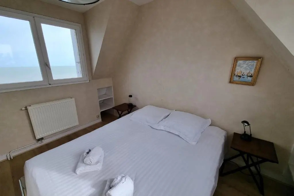 Beautiful Flat On The Water