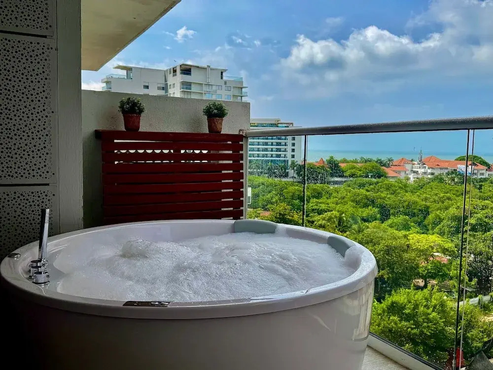 808 Martinique