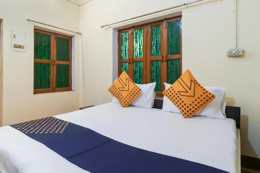 SPOT ON 68747 Shree Lodge