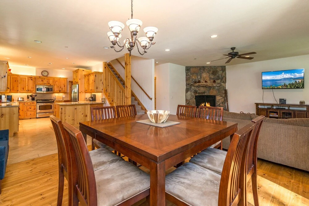Large 4br W/ Pool, Fenced Backyard - Bike To Beach 4 Bedroom Home
