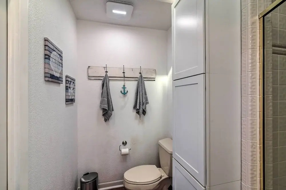 Freeport Home w/ Boat Dock < 2 Mi to Beach!